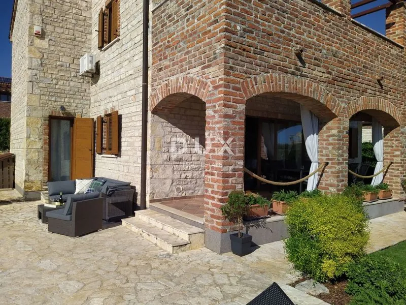 Covered terrace with arches